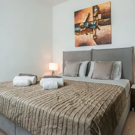 Vilă Luxury Petalutha