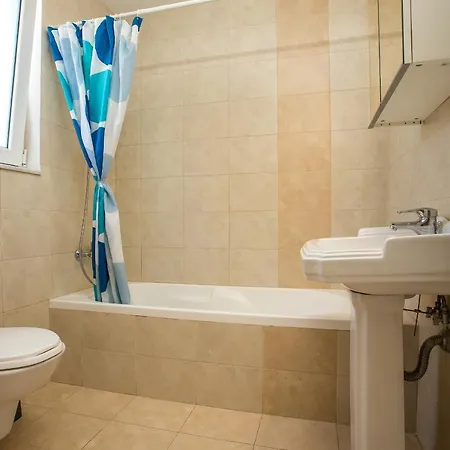 Luxury Petalutha