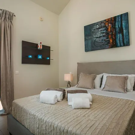 Luxury Petalutha *